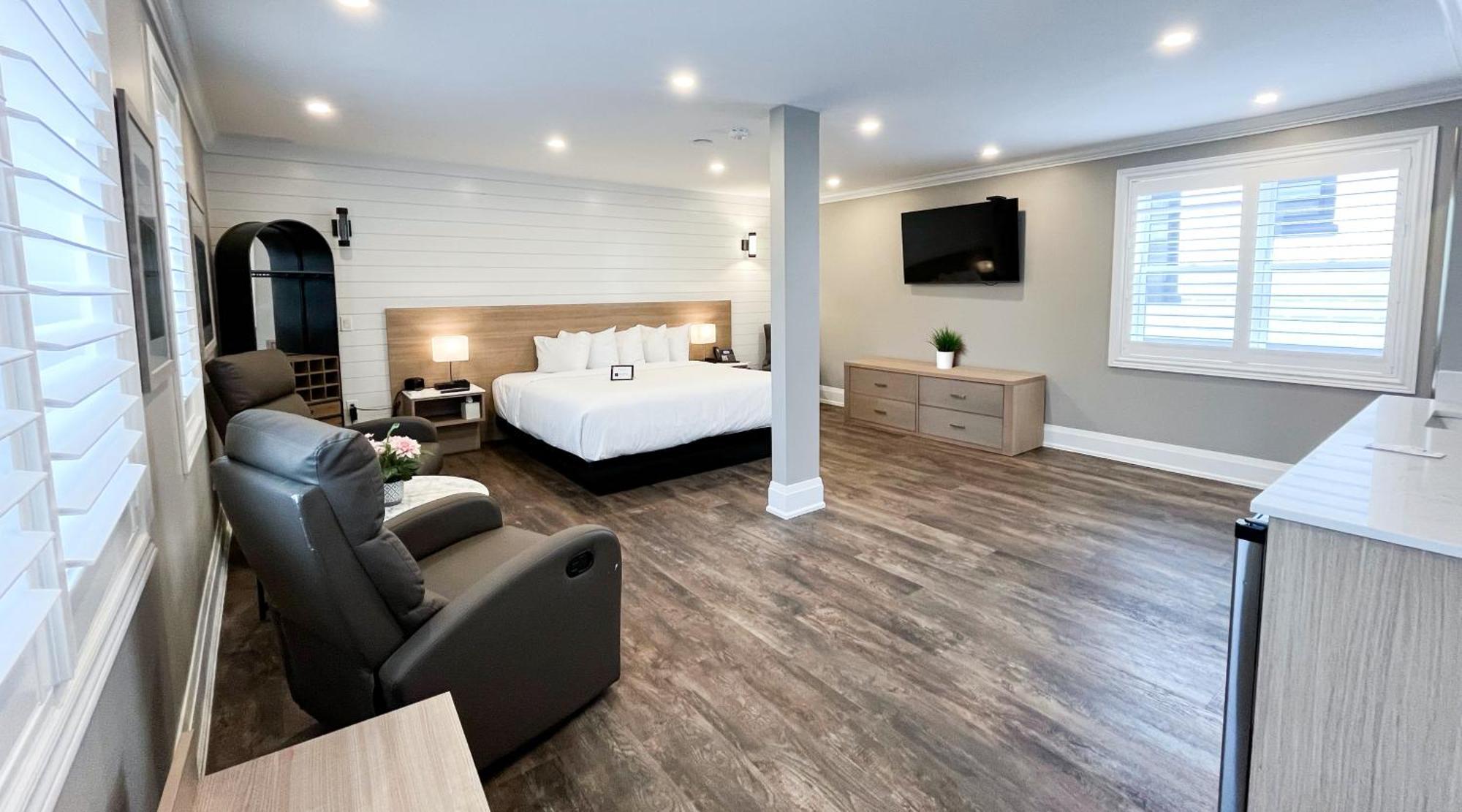 Colonial Hotel & Suites Grand Bend Exterior foto