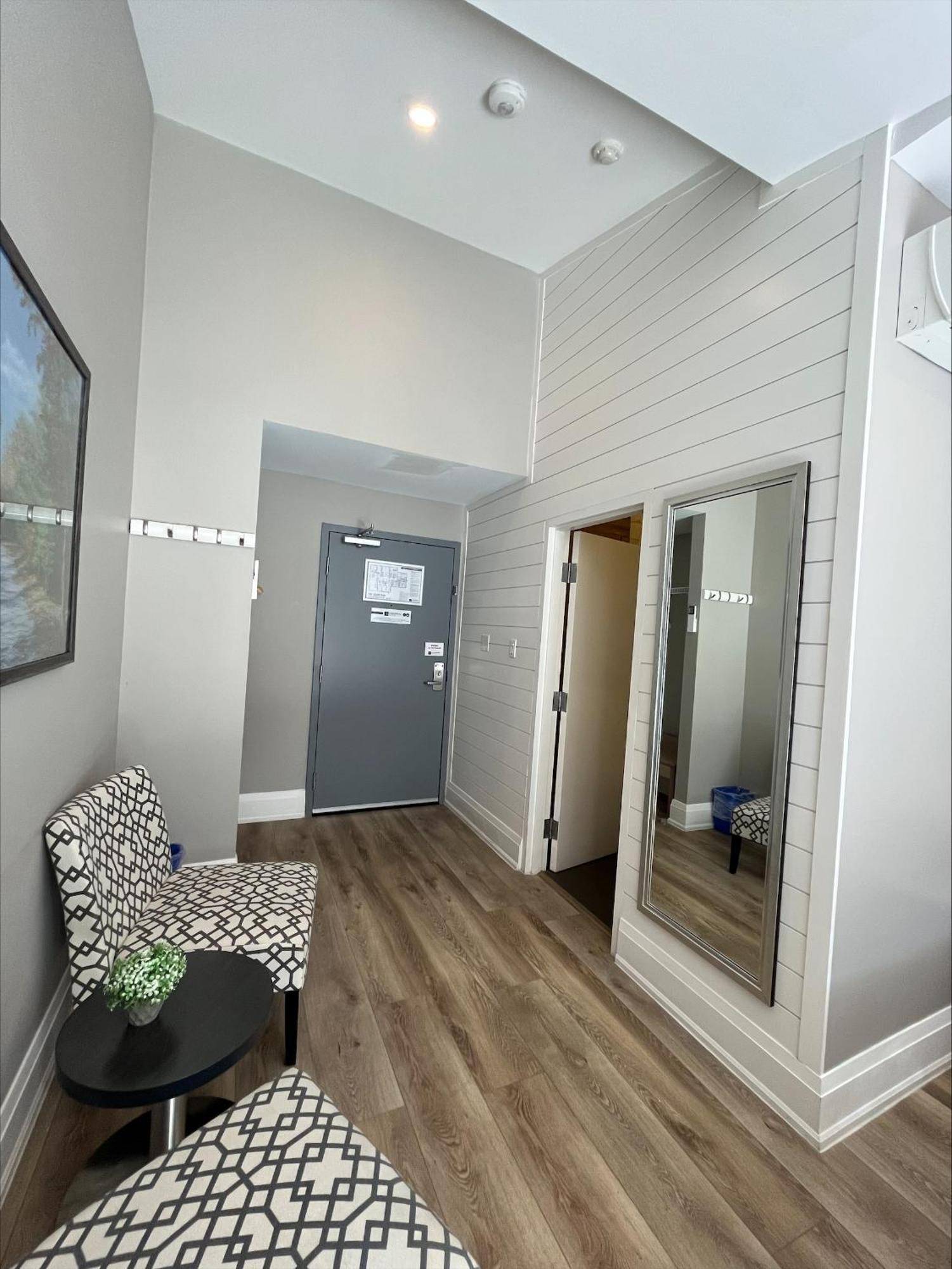 Colonial Hotel & Suites Grand Bend Exterior foto